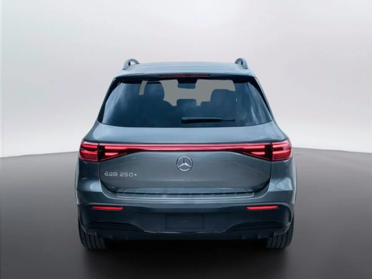 Mercedes-Benz EQB nuova a Teramo (4)