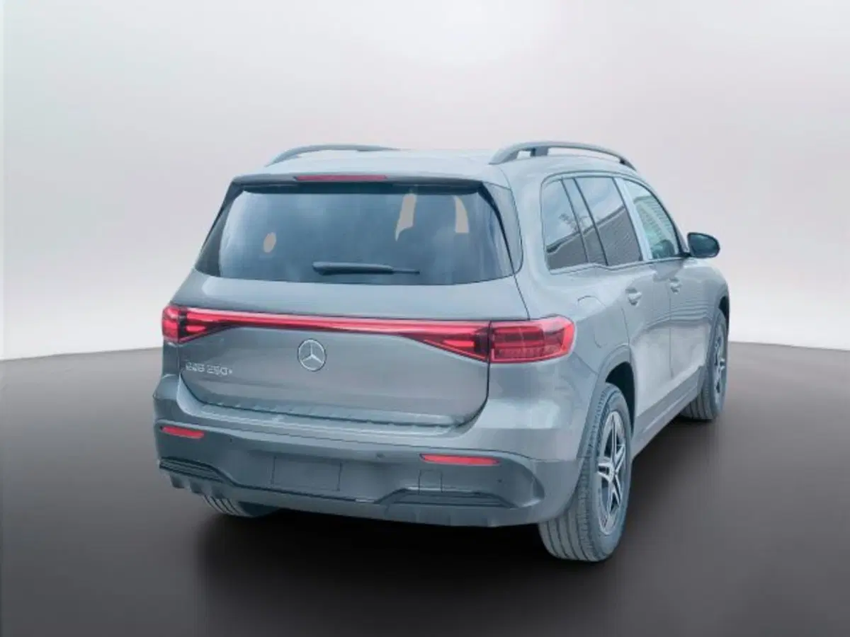 Mercedes-Benz EQB nuova a Teramo (6)