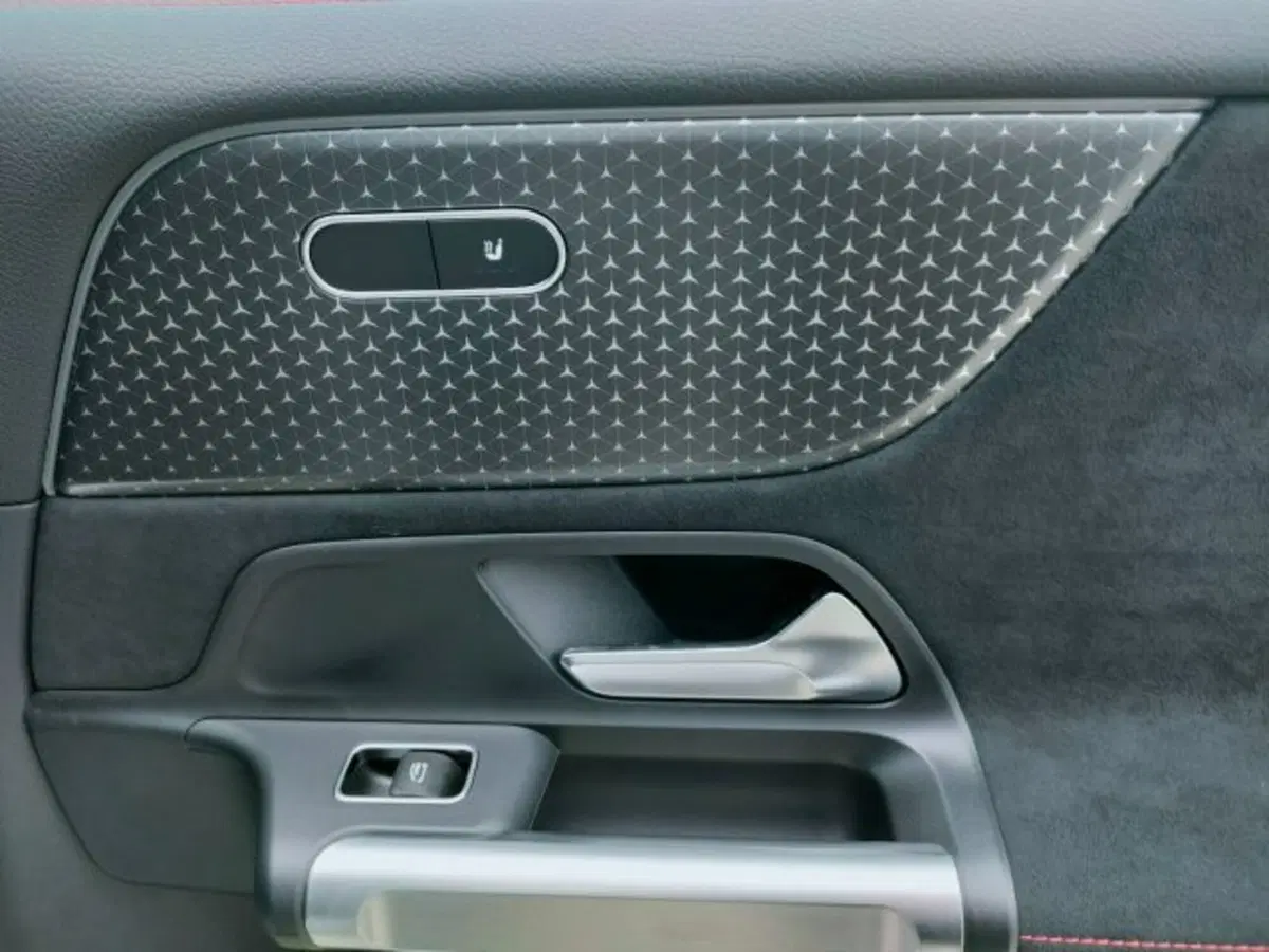 Mercedes-Benz EQB nuova a Teramo (7)