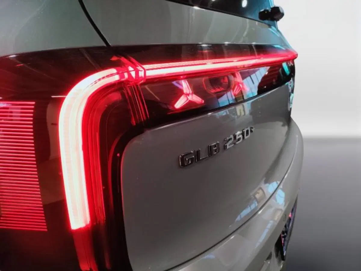 Mercedes-Benz GLB EQ nuova a Teramo (12)