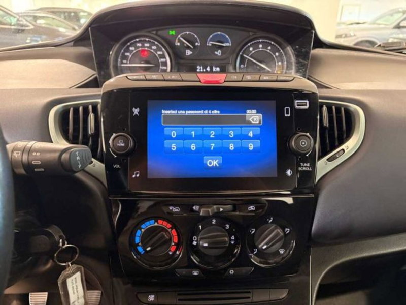 Lancia Ypsilon usata a Caltanissetta (19)