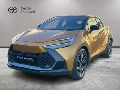 Toyota Toyota C-HR 2.0 hv Lounge Premiere fwd e-cvt del 2024 usata a Albano Vercellese