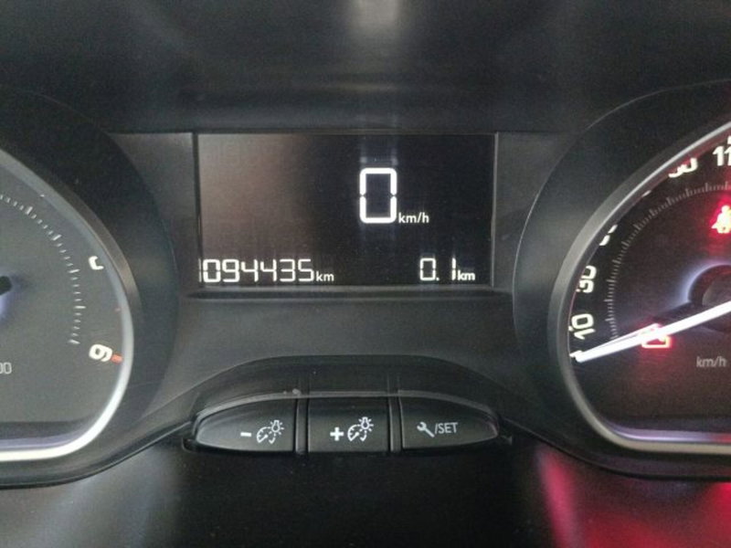 Peugeot 208 usata a Catania (15)