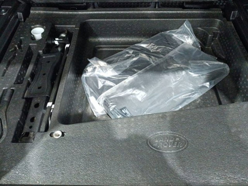 Land Rover Defender usata a Catania (13)