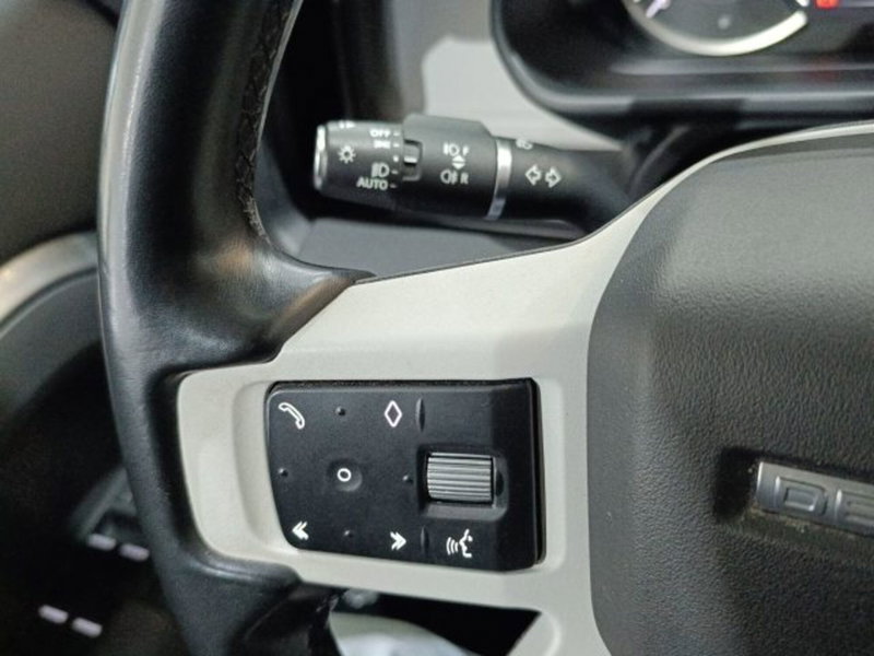 Land Rover Defender usata a Catania (19)