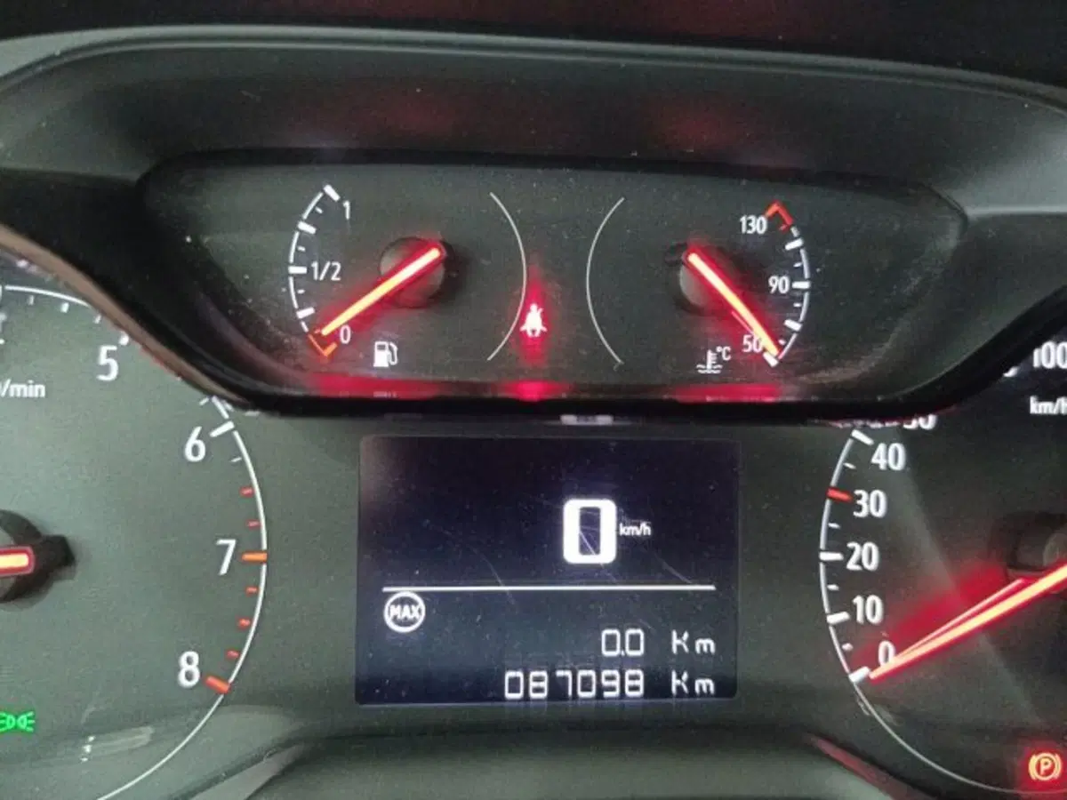 Opel Crossland usata a Catania (15)