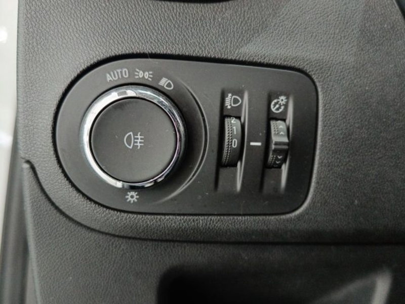 Opel Crossland usata a Catania (18)