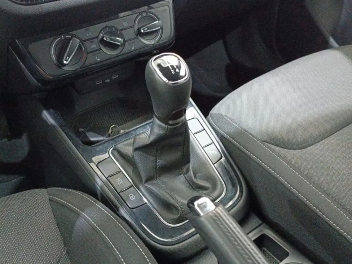 Skoda Fabia usata a Catania (8)