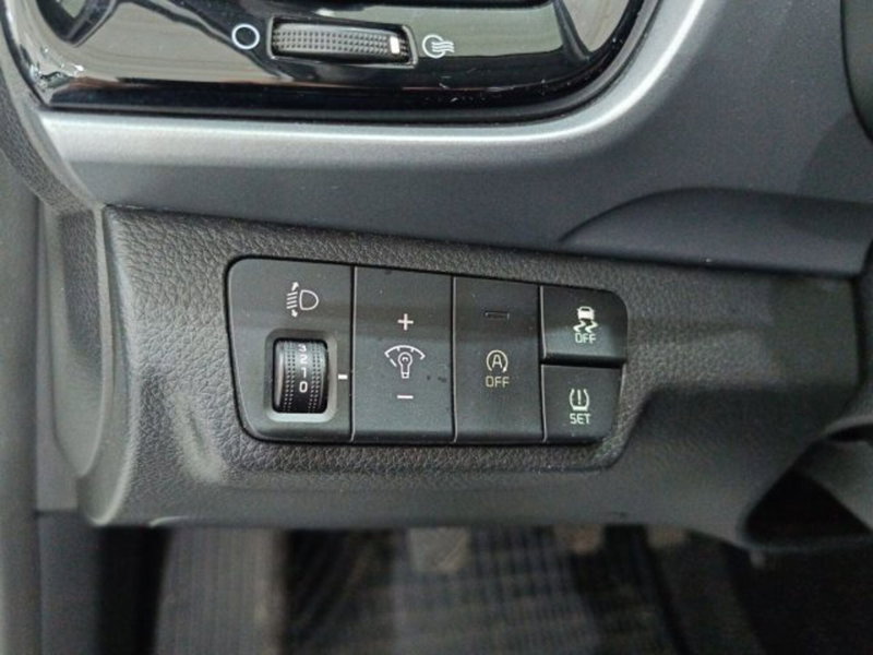 Kia Stonic usata a Catania (19)