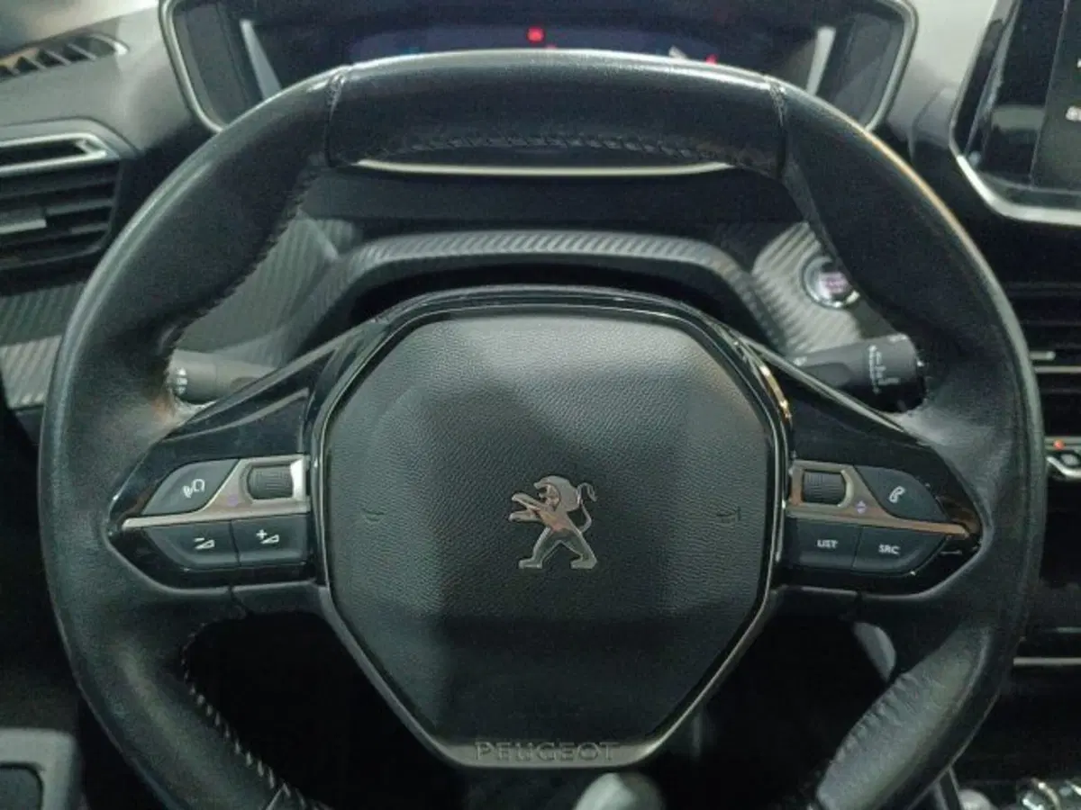 Peugeot 208 usata a Catania (17)