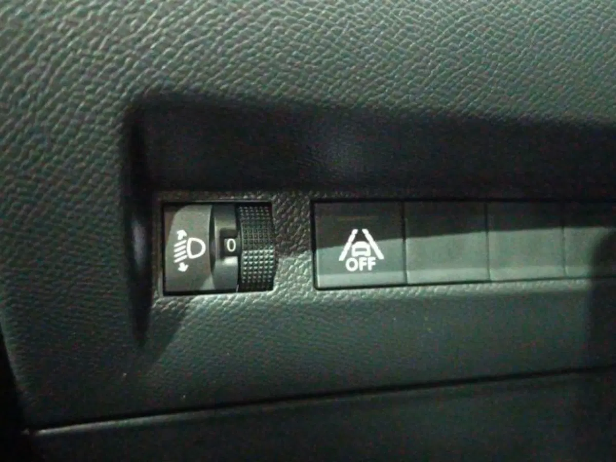 Peugeot 208 usata a Catania (18)