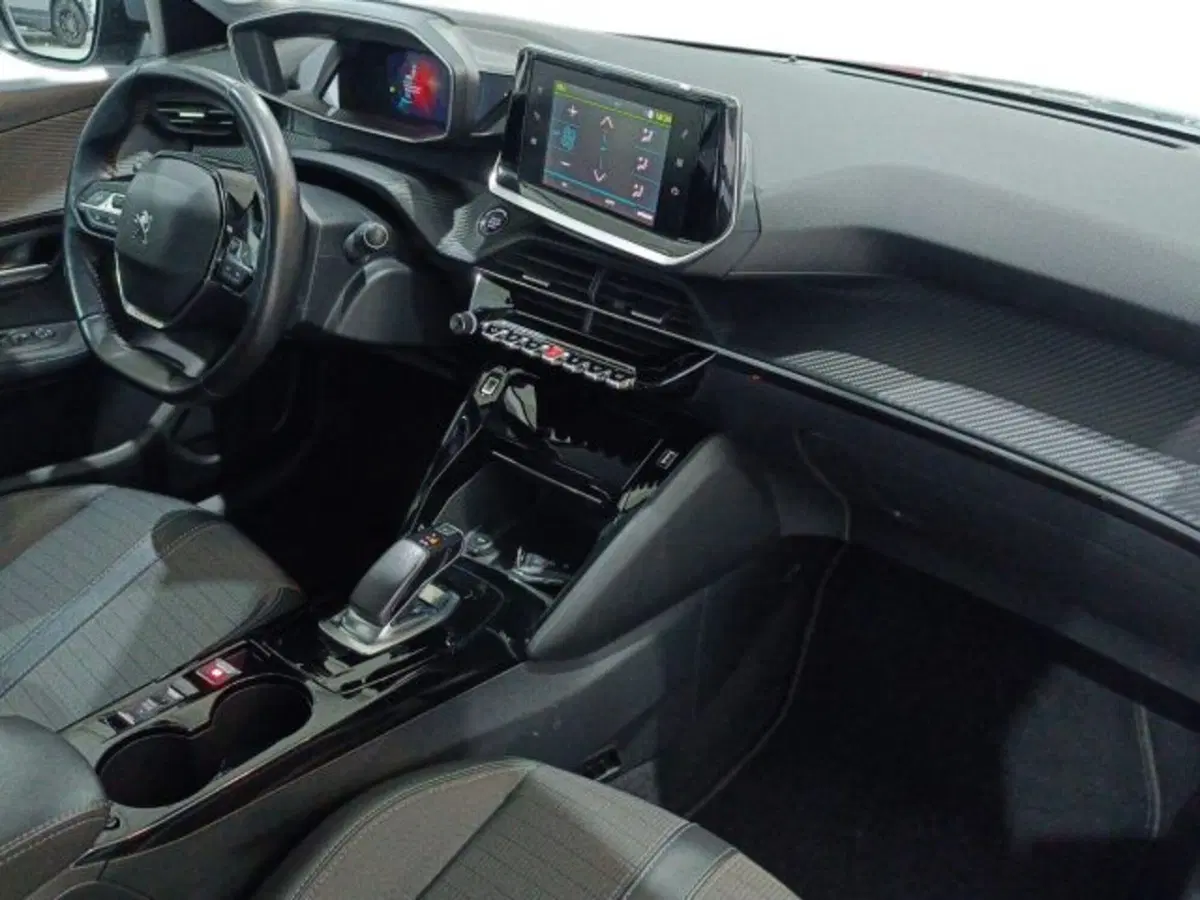 Peugeot 208 usata a Catania (9)