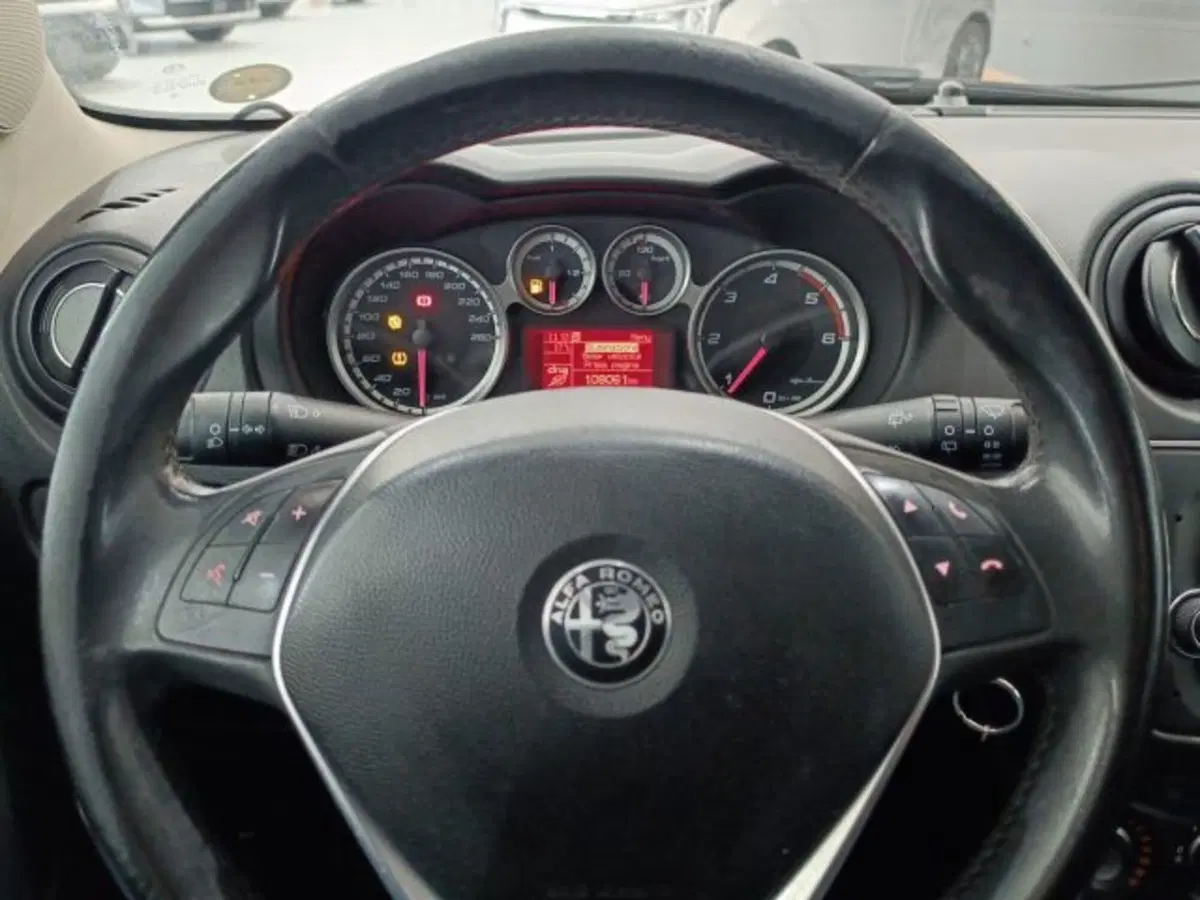 Alfa Romeo MiTo usata a Catania (17)