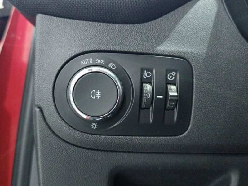 Opel Crossland usata a Catania (18)