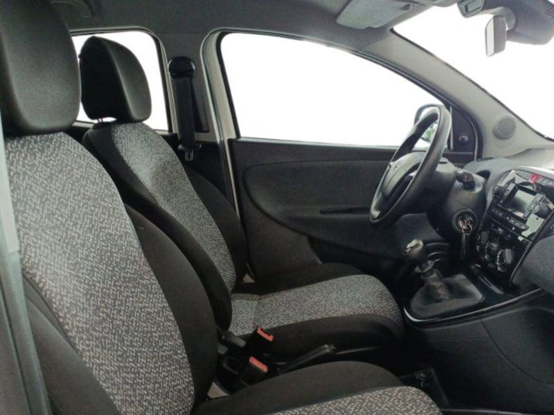 Lancia Ypsilon usata a Catania (10)