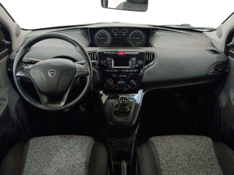 Lancia Ypsilon usata a Catania (7)