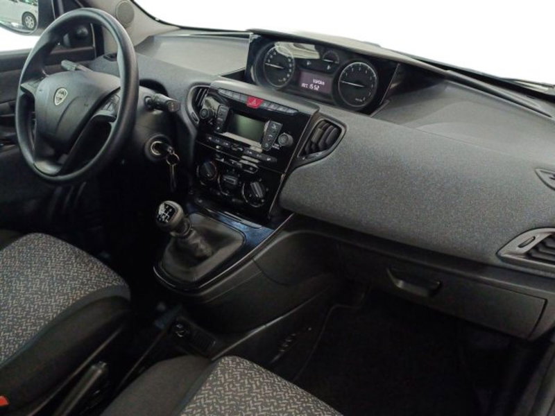 Lancia Ypsilon usata a Catania (9)