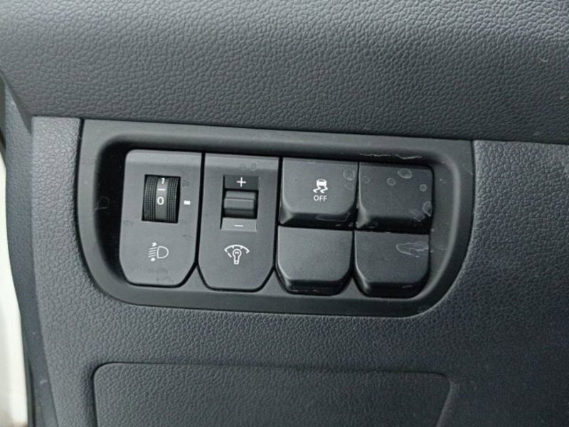 Kia Rio usata a Catania (18)