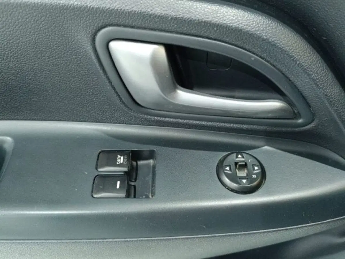 Kia Rio usata a Catania (19)