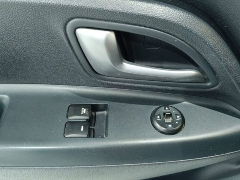 Kia Rio usata a Catania (19)