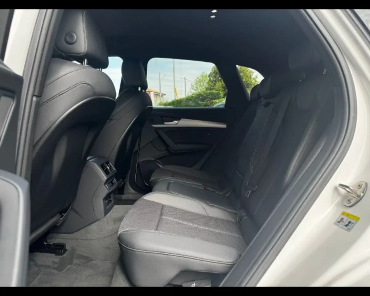 Audi Q5 Sportback nuova a Treviso (12)