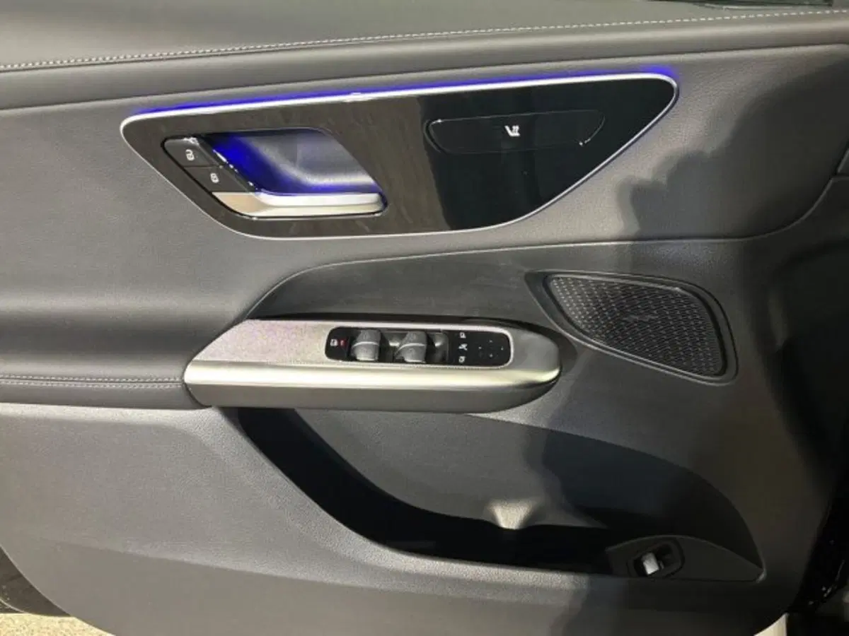 Mercedes-Benz GLC nuova a Bologna (10)