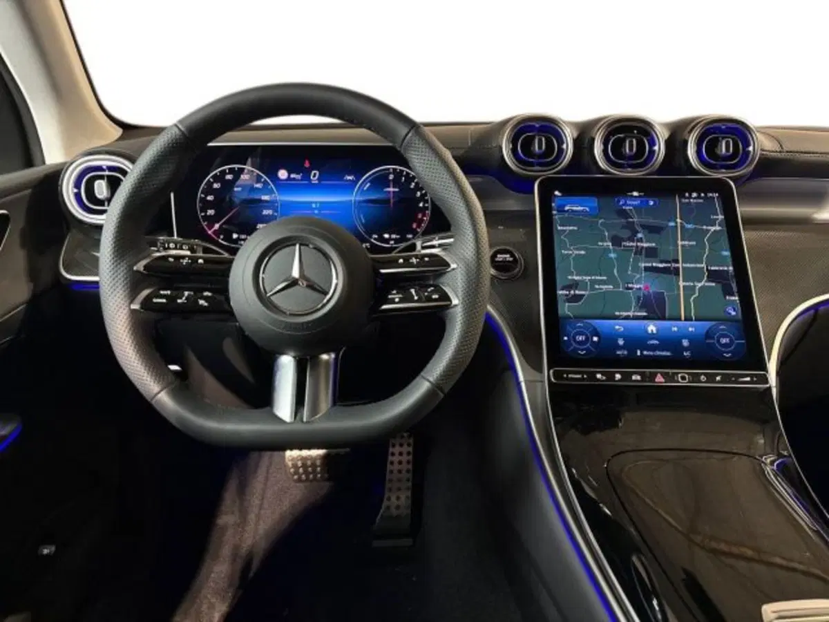 Mercedes-Benz GLC nuova a Bologna (14)
