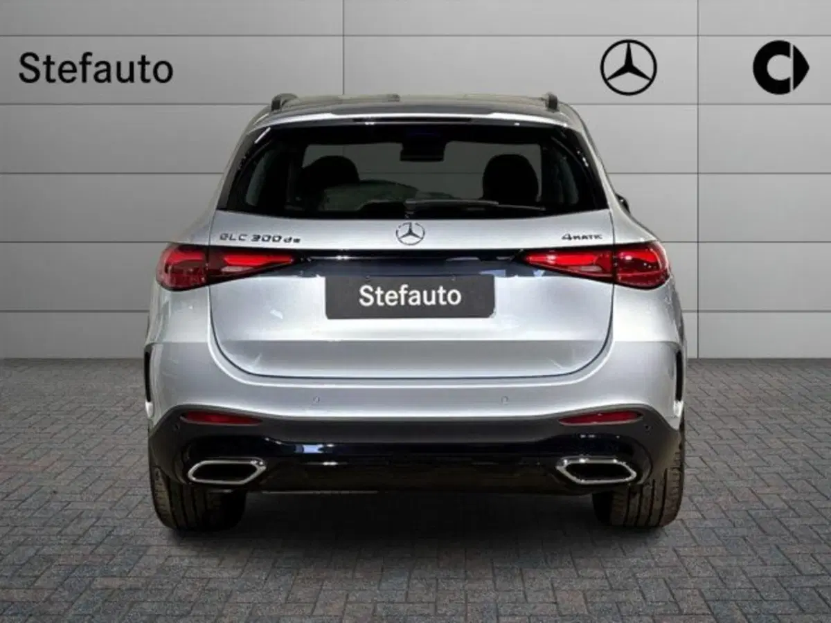 Mercedes-Benz GLC nuova a Bologna (6)