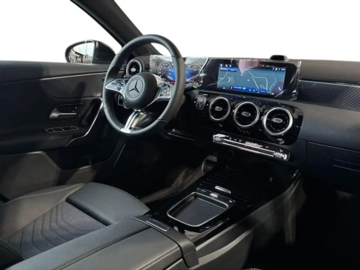Mercedes-Benz Classe A nuova a Bologna (15)
