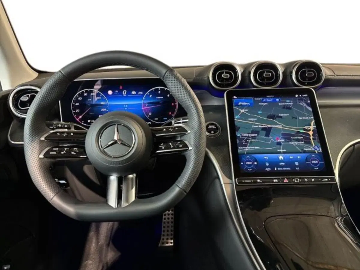Mercedes-Benz GLC nuova a Bologna (14)