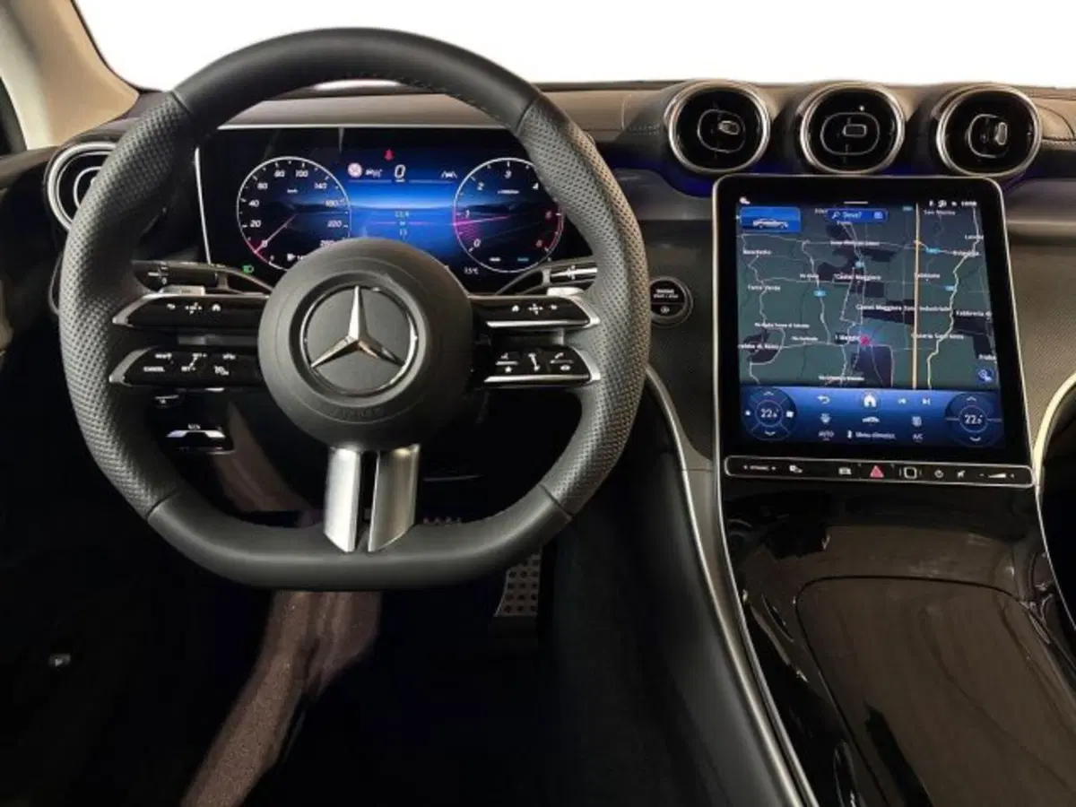 Mercedes-Benz GLC nuova a Bologna (14)