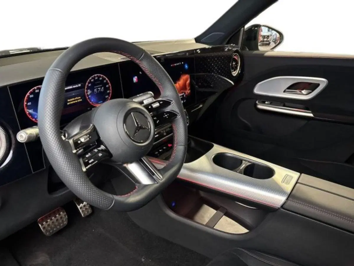 Mercedes-Benz GLB EQ nuova a Bologna (11)