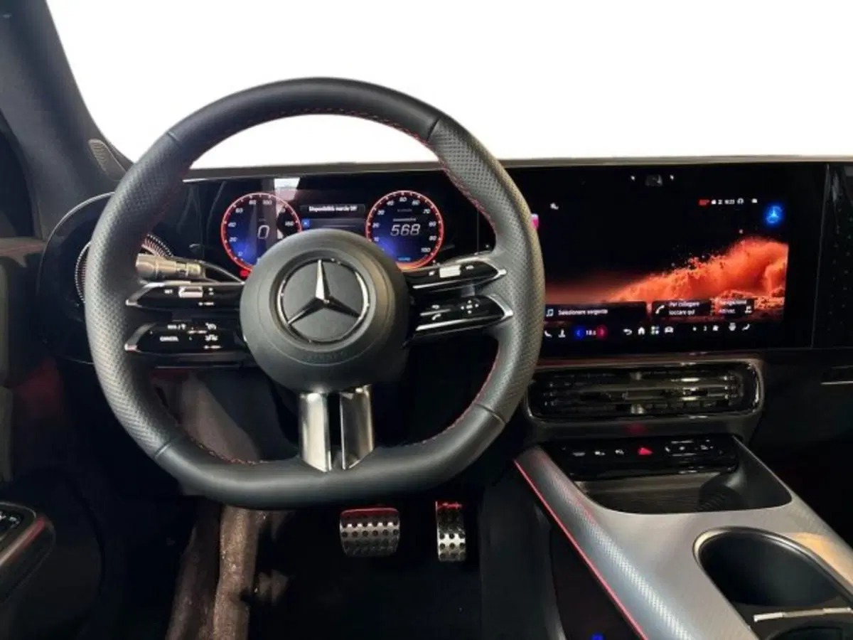 Mercedes-Benz GLB EQ nuova a Bologna (14)