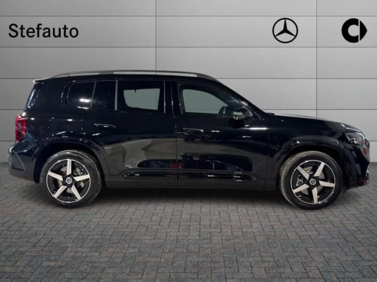Mercedes-Benz GLB EQ nuova a Bologna (2)