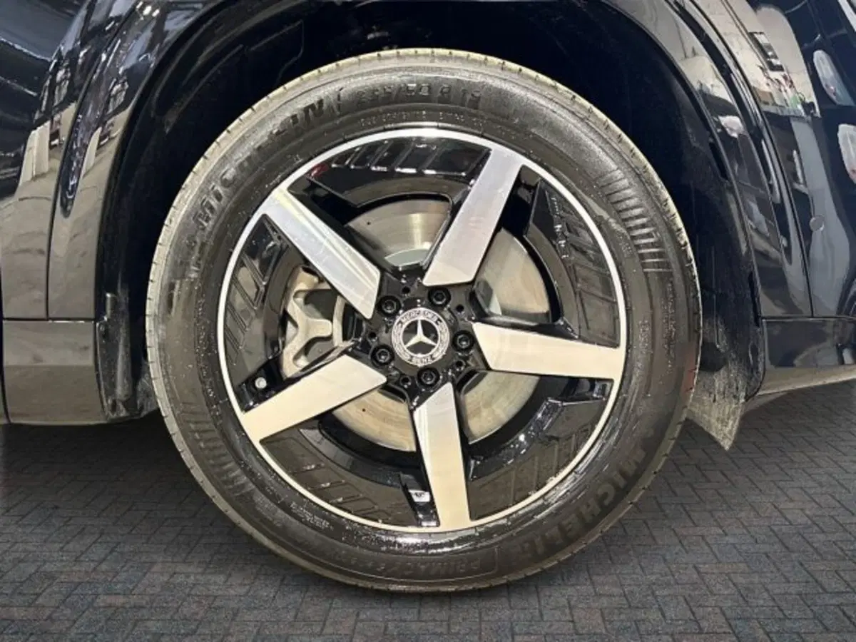 Mercedes-Benz GLB EQ nuova a Bologna (8)