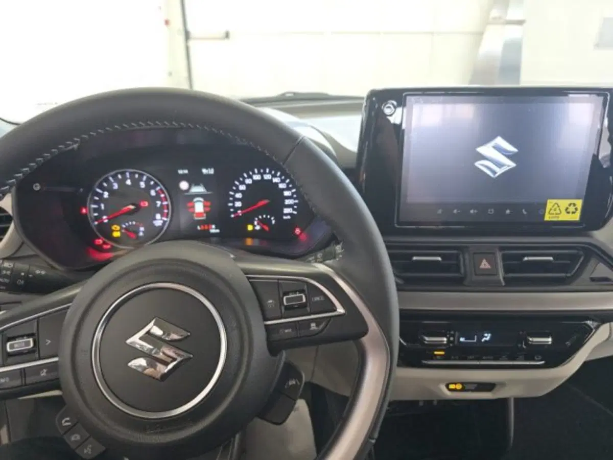 Suzuki Swift nuova a Reggio Emilia (11)