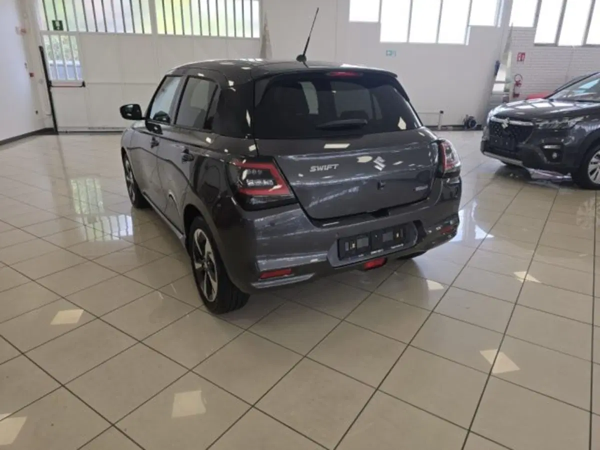 Suzuki Swift nuova a Reggio Emilia (4)