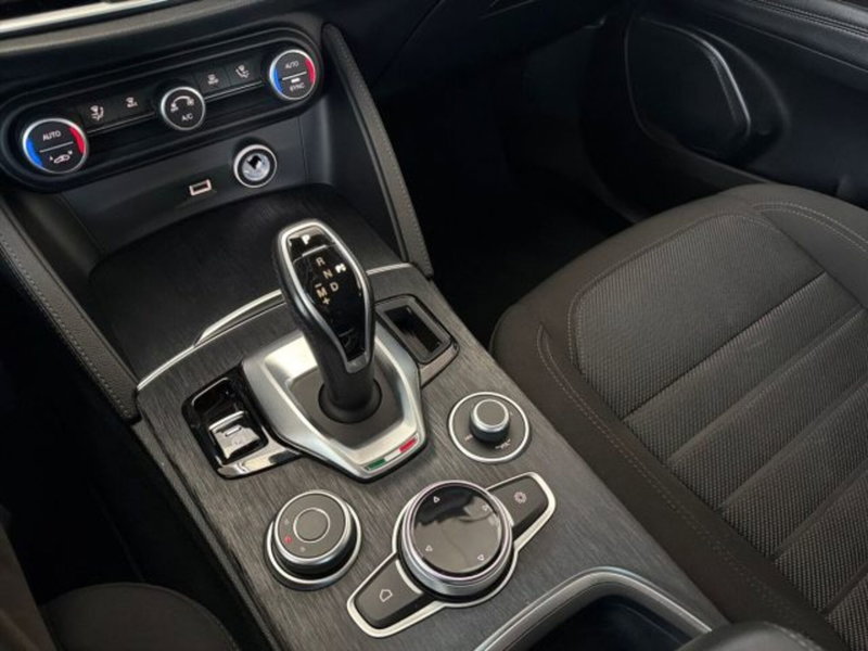 Alfa Romeo Stelvio usata a Bologna (17)