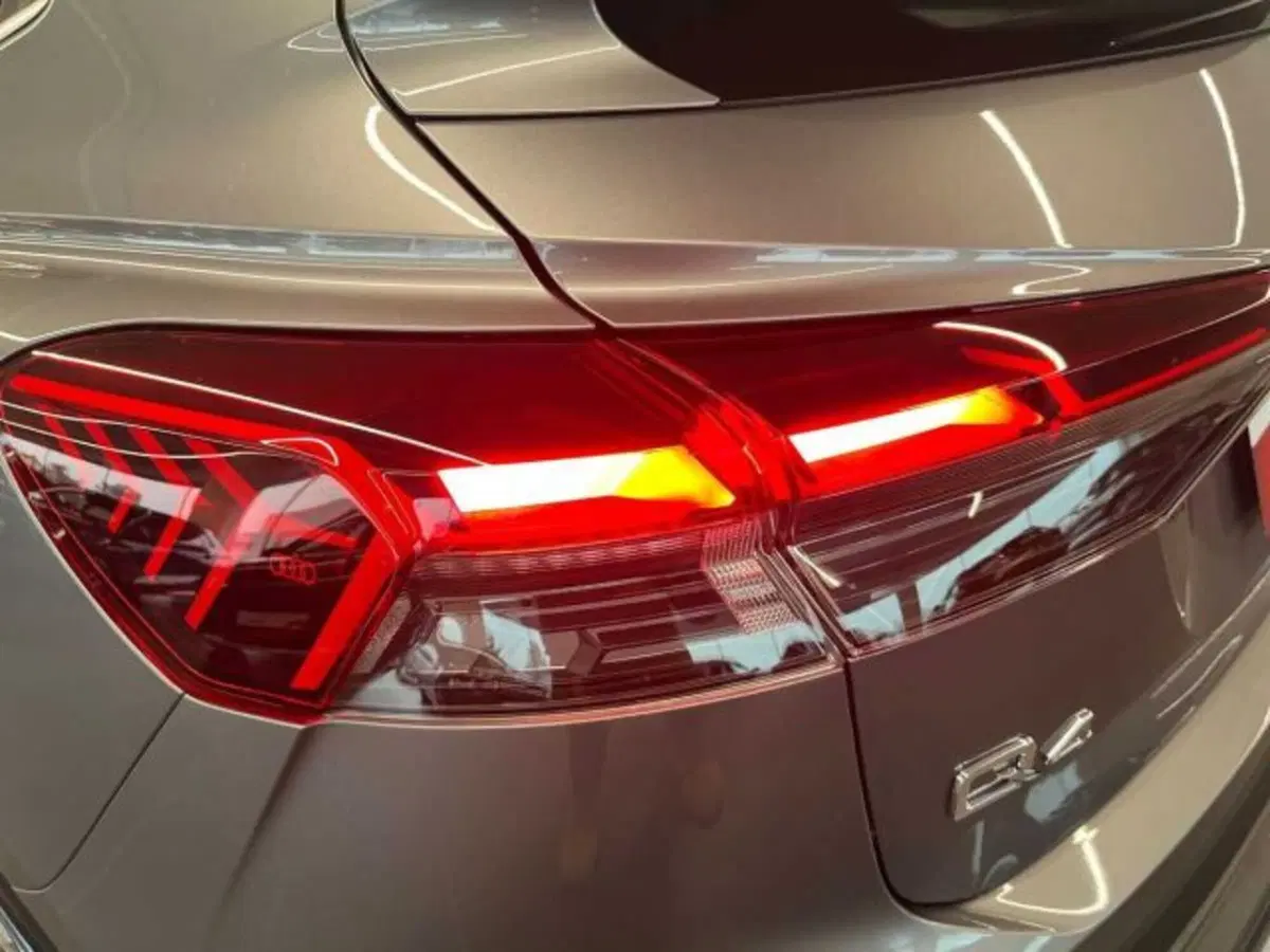 Audi Q4 Sportback nuova a Bologna (8)