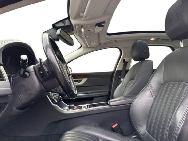 Jaguar XF Sportbrake usata a Bologna (12)