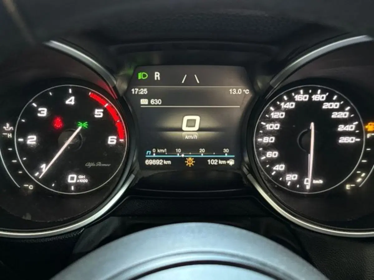 Alfa Romeo Stelvio usata a Bologna (11)