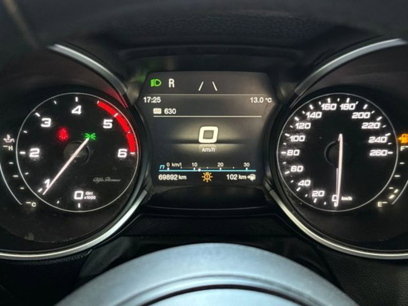 Alfa Romeo Stelvio usata a Bologna (11)