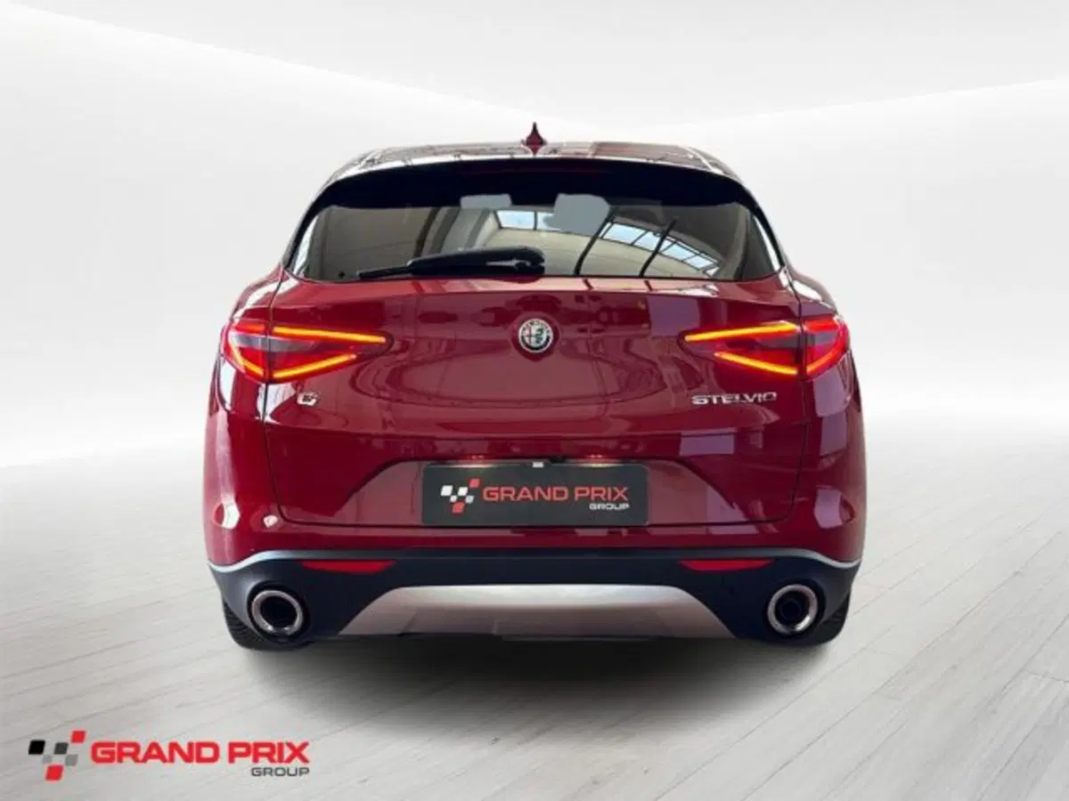 Alfa Romeo Stelvio usata a Bologna (5)