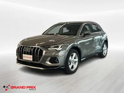 Audi Q3 35 2.0 tdi Identity Black s-tronic del 2025 usata a Castenaso