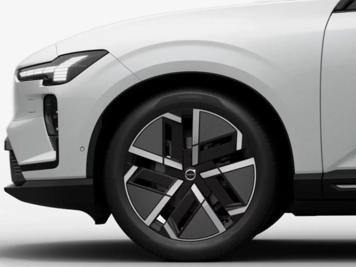 Volvo EX60 nuova a Modena (8)