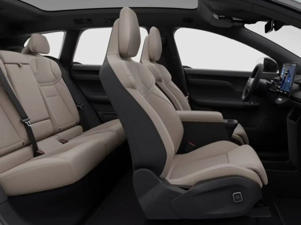 Volvo EX60 nuova a Modena (13)