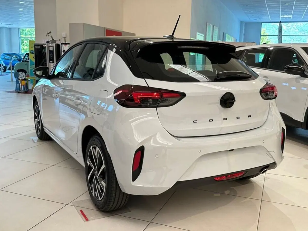 Opel Corsa nuova a Sondrio (3)