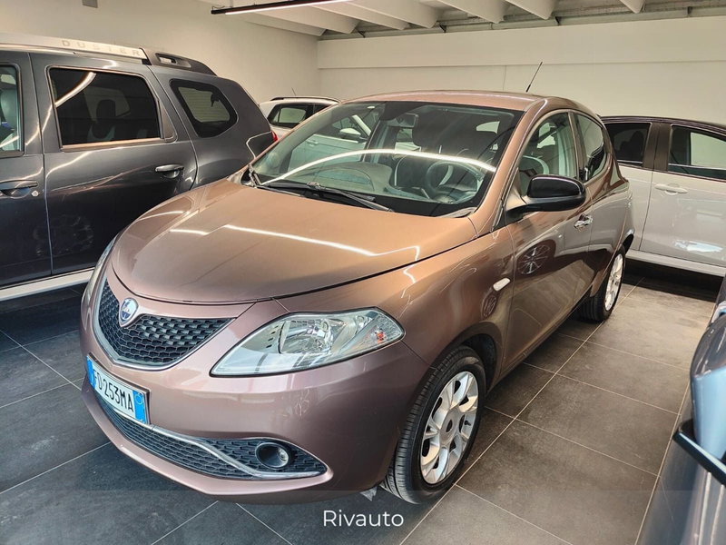 Lancia Ypsilon usata a Como