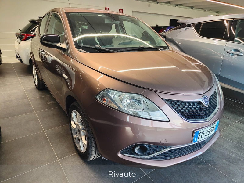 Lancia Ypsilon usata a Como (10)