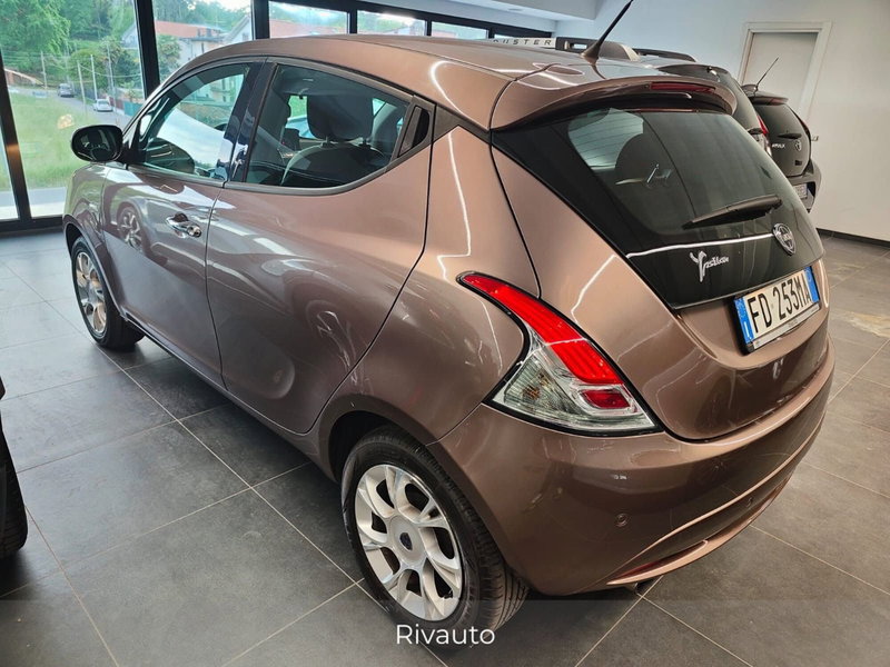 Lancia Ypsilon usata a Como (11)
